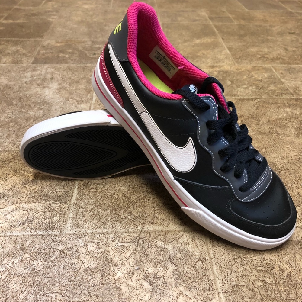 Nike Sweet Ace 83